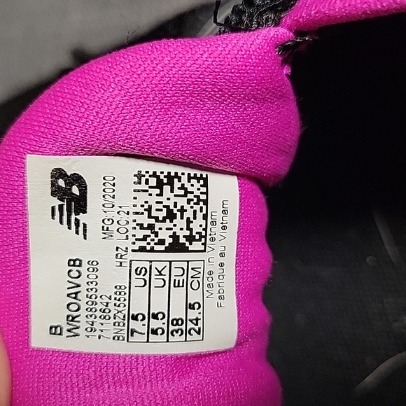 New Balance Sneakers - Picture 7 of 8